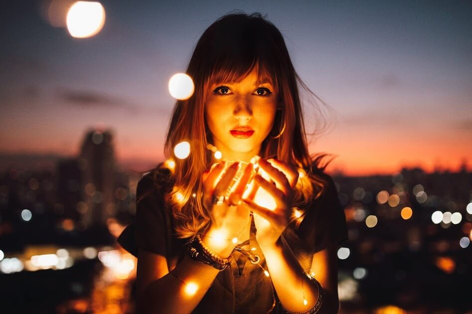 girl with light hands